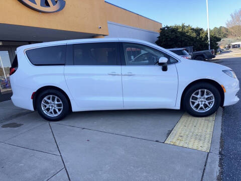 2021 Chrysler Voyager LX