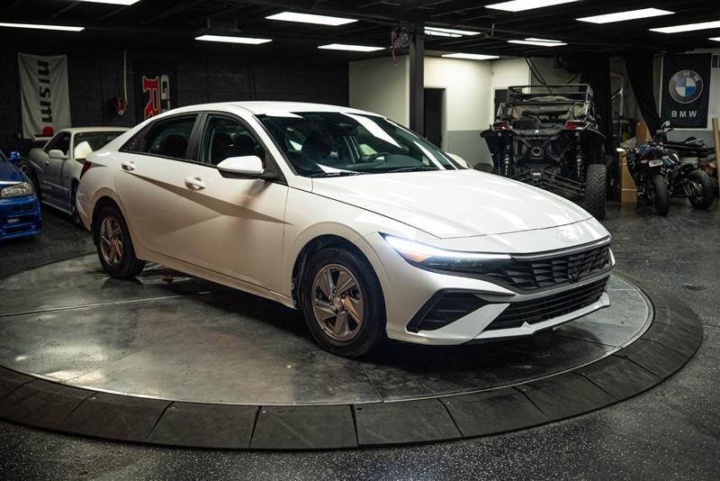 2025 Hyundai Elantra SE