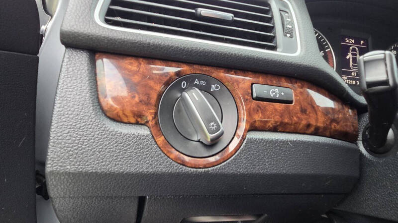 2012 Volkswagen Passat SEL Premium PZEV