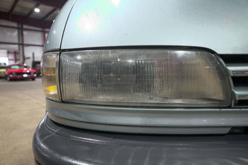 1992 Toyota Previa LE