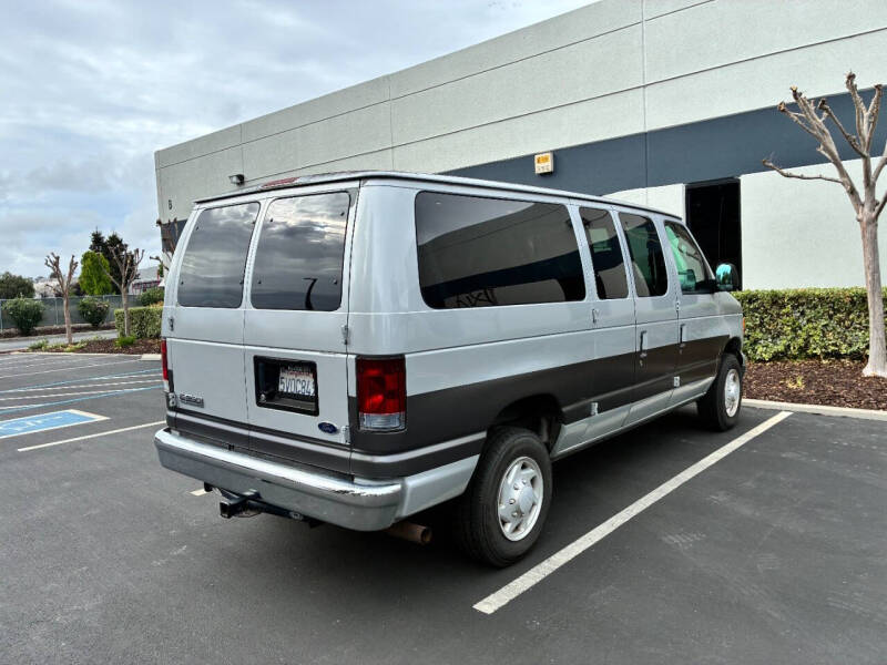 2006 Ford E-Series E-350 SD XLT