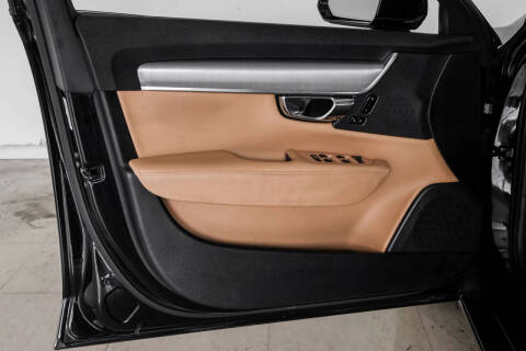 2017 Volvo S90 T6 Momentum