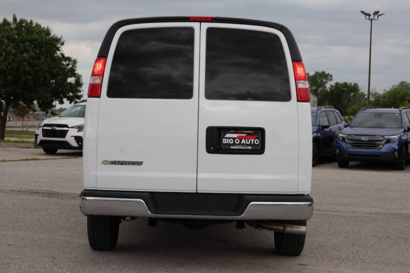 2025 Chevrolet Express LT 3500