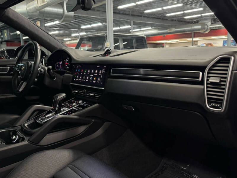 2023 Porsche Cayenne GTS Coupe