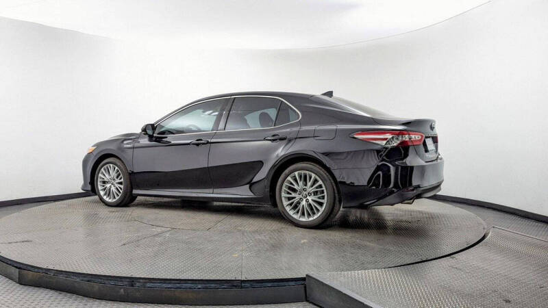 2020 Toyota Camry Hybrid XLE