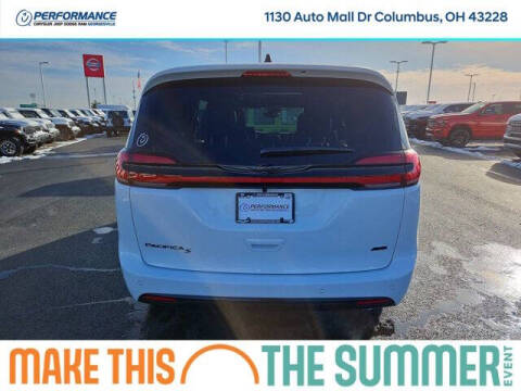 2026 Chrysler Pacifica Select