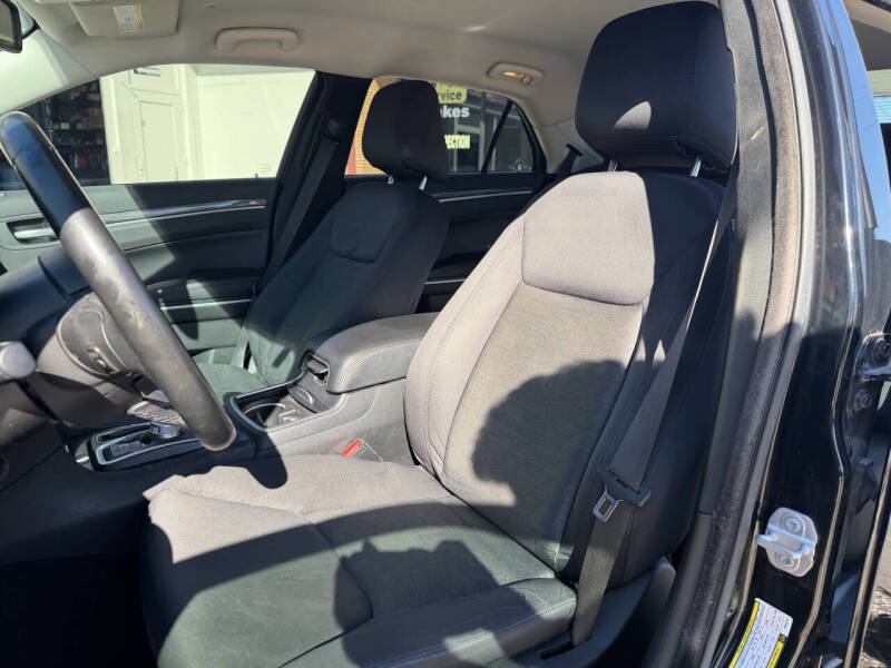 2021 Chrysler 300 Touring