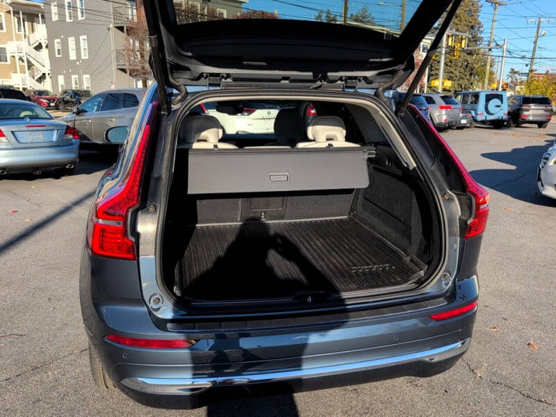 2023 Volvo XC60 B5 Plus Bright Theme