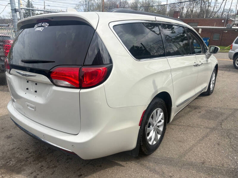 2017 Chrysler Pacifica Touring Plus