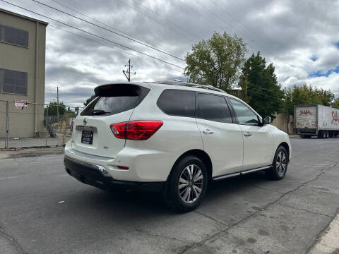 2018 Nissan Pathfinder SV
