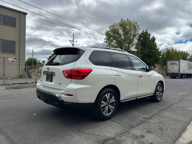 2018 Nissan Pathfinder SV