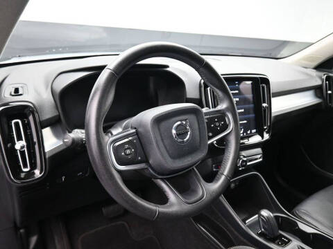 2021 Volvo XC40 T5 Momentum