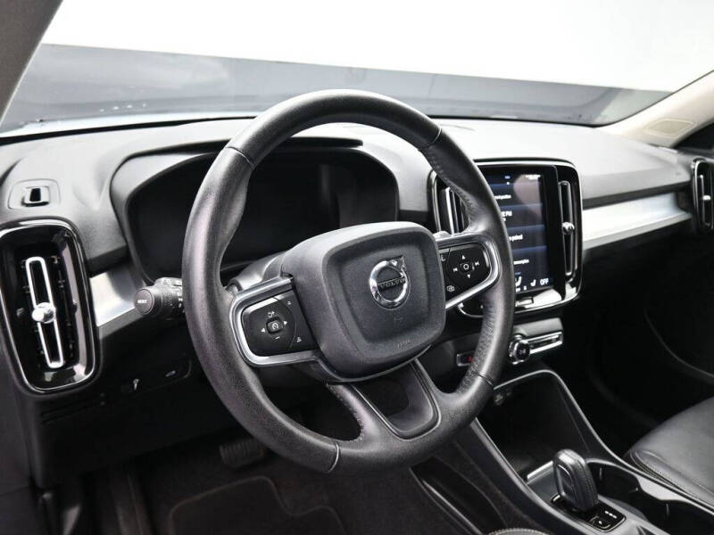 2021 Volvo XC40 T5 Momentum
