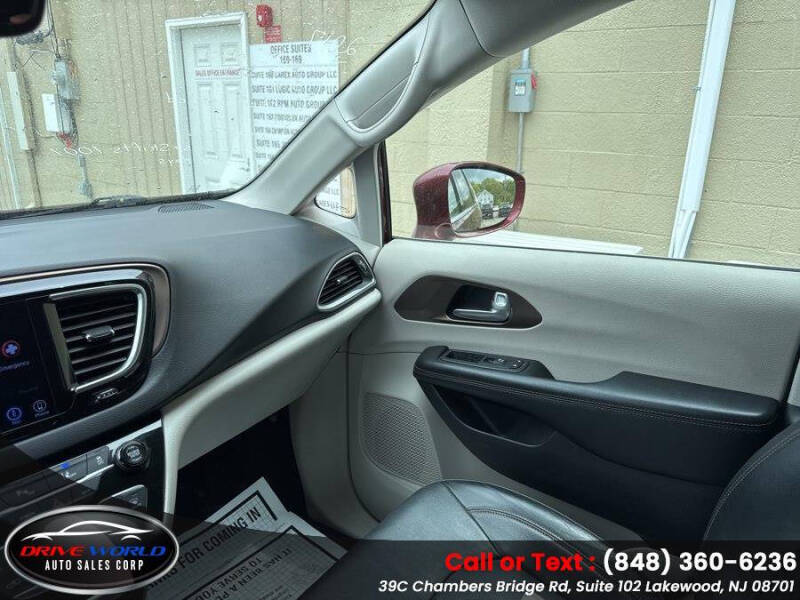 2017 Chrysler Pacifica Touring-L Plus