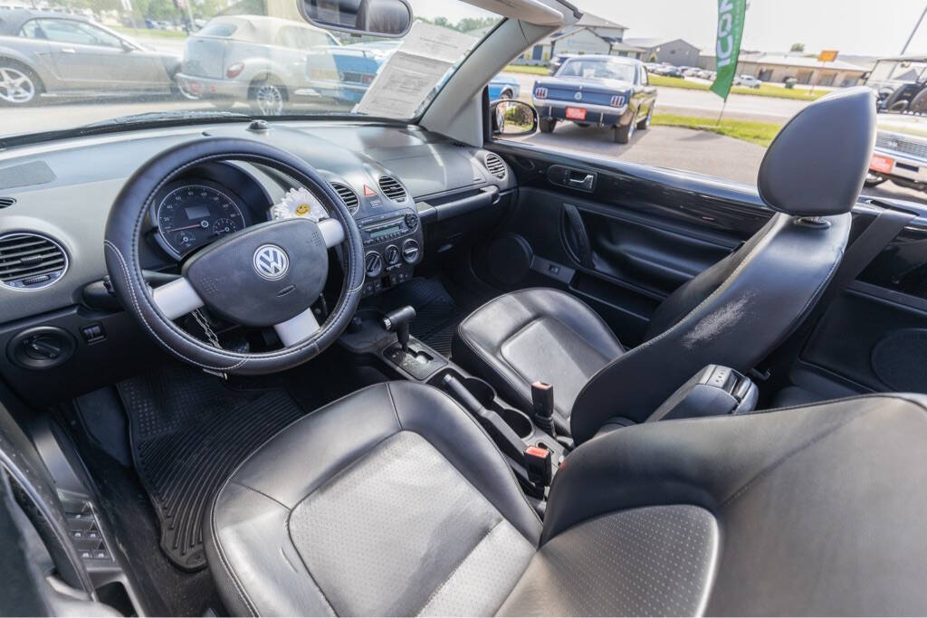 2008 Volkswagen New Beetle Convertible 71