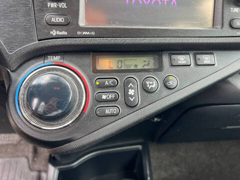 2014 Toyota Prius c Three