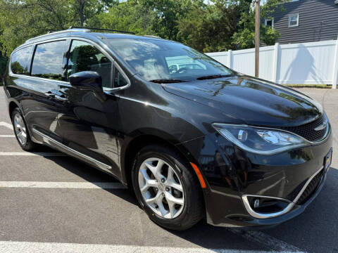 2017 Chrysler Pacifica Touring-L Plus