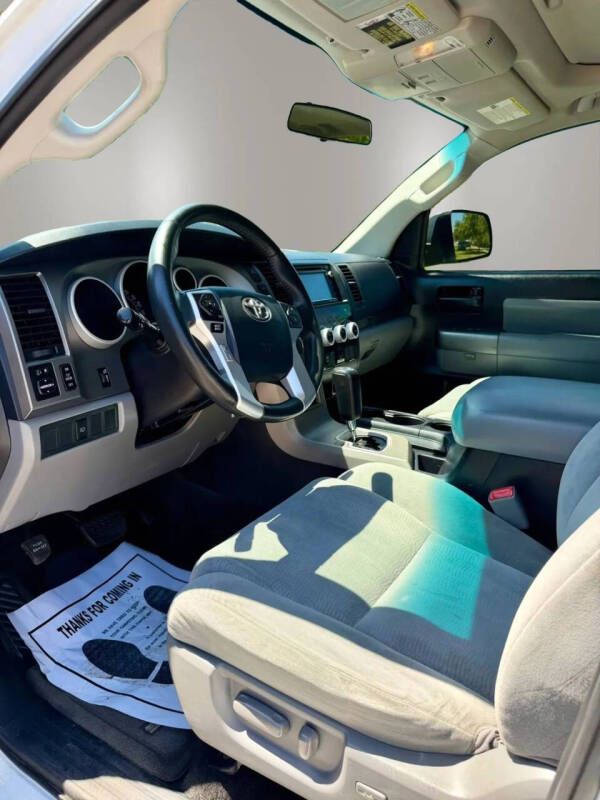 2017 Toyota Sequoia SR5