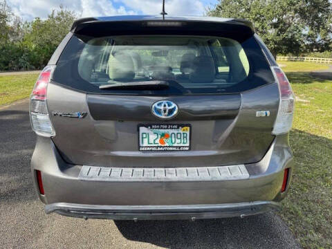 2015 Toyota Prius v Three
