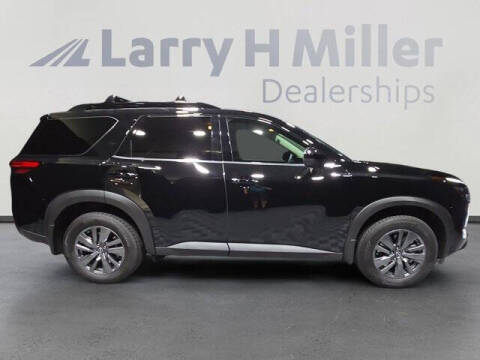 2025 Nissan Pathfinder SV