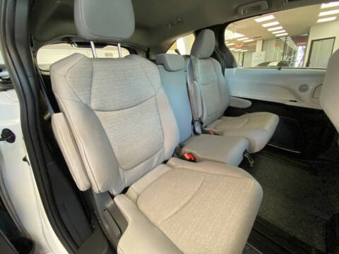 2025 Toyota Sienna LE 8-Passenger