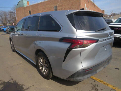 2021 Toyota Sienna LE 8-Passenger