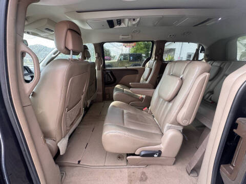 2014 Chrysler Town and Country Touring-L