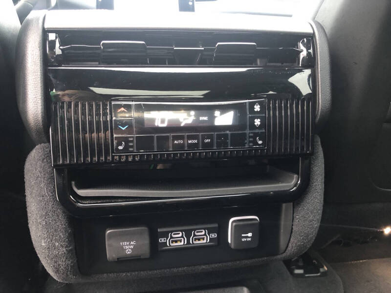 2024 Jeep Wagoneer Carbide