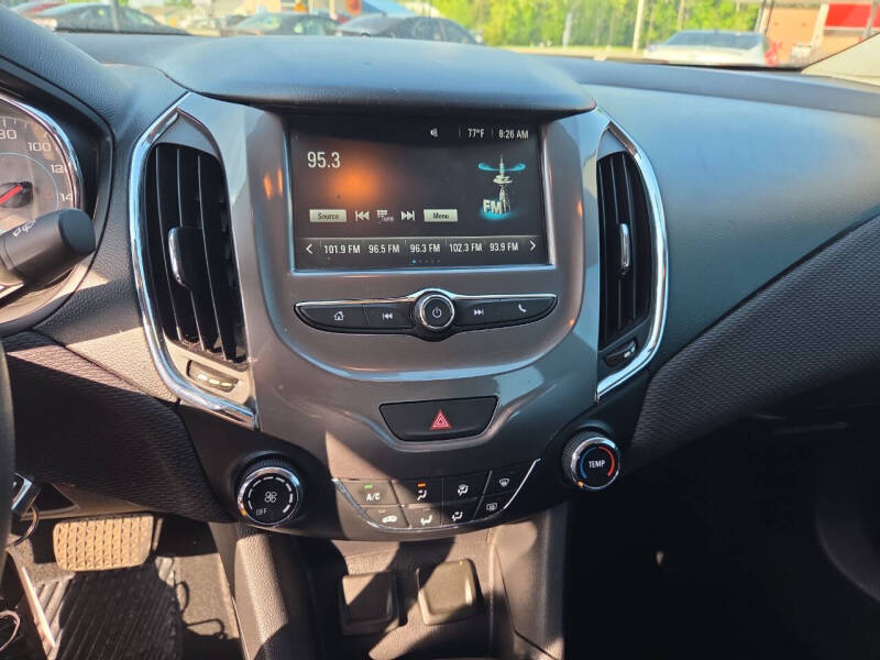 2017 Chevrolet Cruze LT Auto