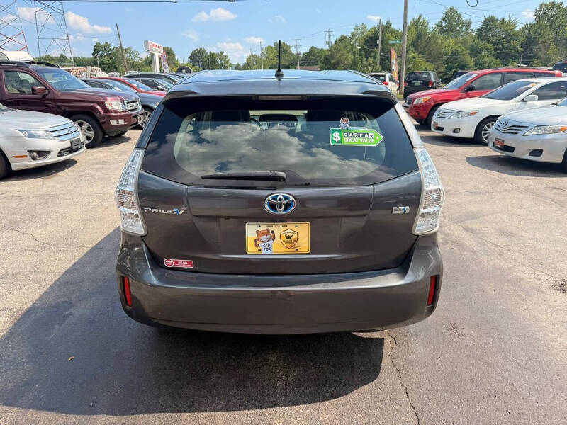 2013 Toyota Prius v Two