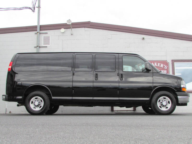 2016 Chevrolet Express Passenger LS's photo