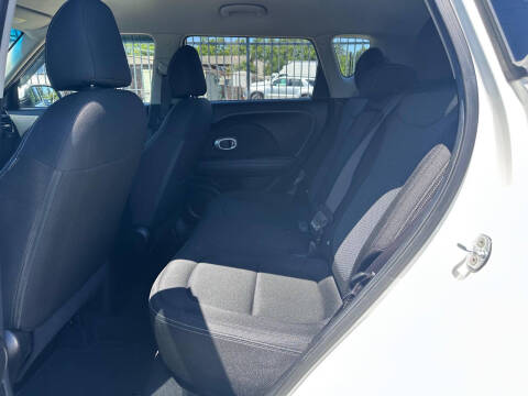 2017 Kia Soul +