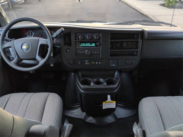 2025 Chevrolet Express 2500