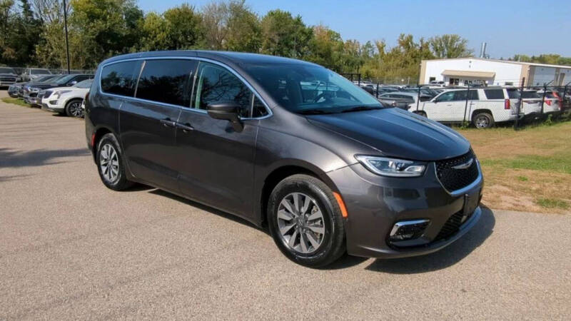 2022 Chrysler Pacifica Hybrid Touring L