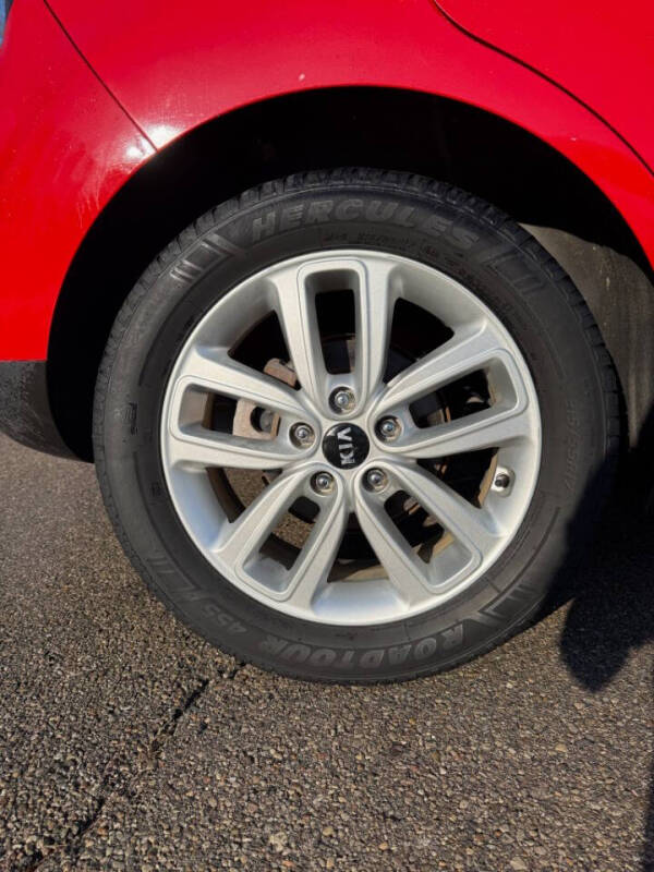 2017 Kia Soul +
