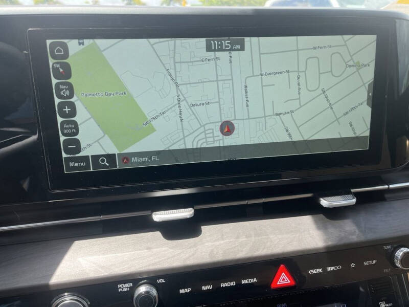 2024 Kia Carnival EX