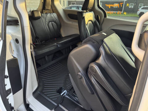 2022 Chrysler Pacifica Hybrid Touring L