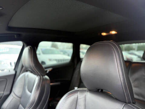 2016 Volvo XC60 T6 Drive-E R-Design Platinum