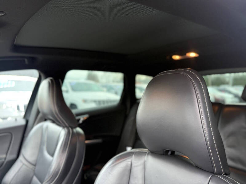 2016 Volvo XC60 T6 Drive-E R-Design Platinum