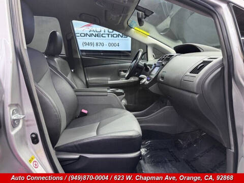 2014 Toyota Prius v Five