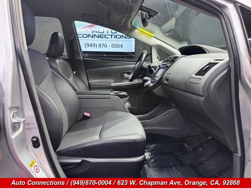 2014 Toyota Prius v Five