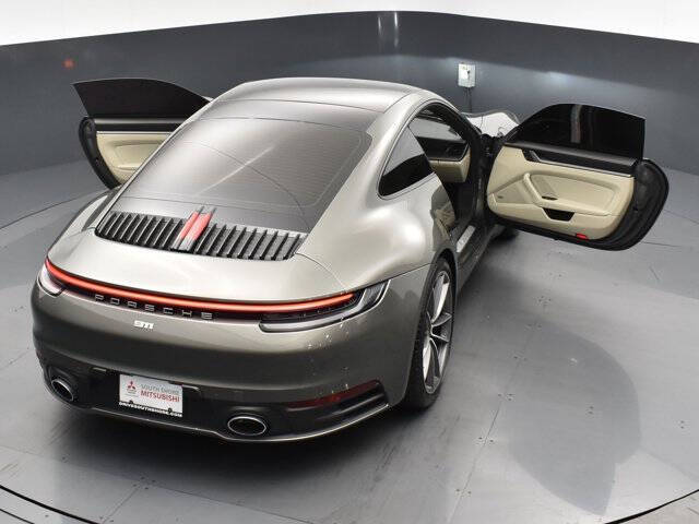 2022 Porsche 911 Carrera