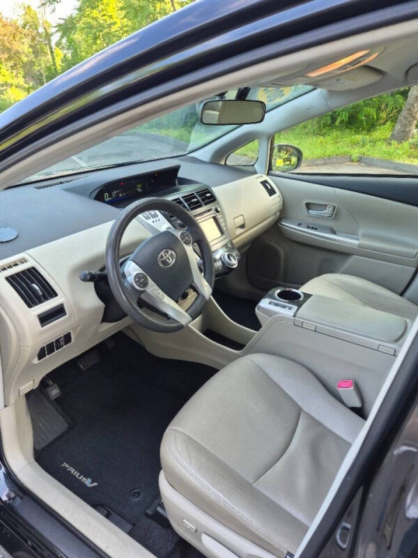 2013 Toyota Prius v Three