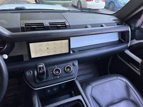 2020 Land Rover Defender 110 SE