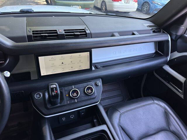 2020 Land Rover Defender 110 SE