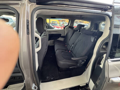 2017 Chrysler Pacifica LX