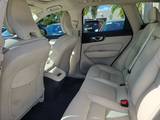 2024 Volvo XC60 B5 Core Dark Theme