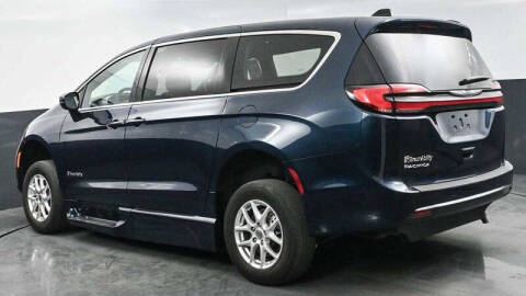 2024 Chrysler Pacifica Touring