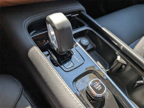 2025 Volvo XC90 B6 Plus Bright Theme 7P