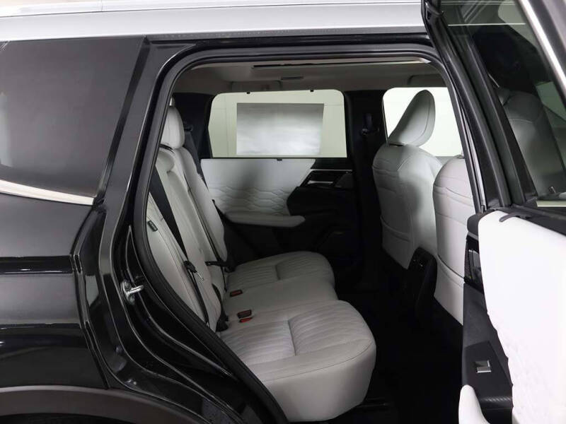 2025 Mitsubishi Outlander SEL Platinum Edition